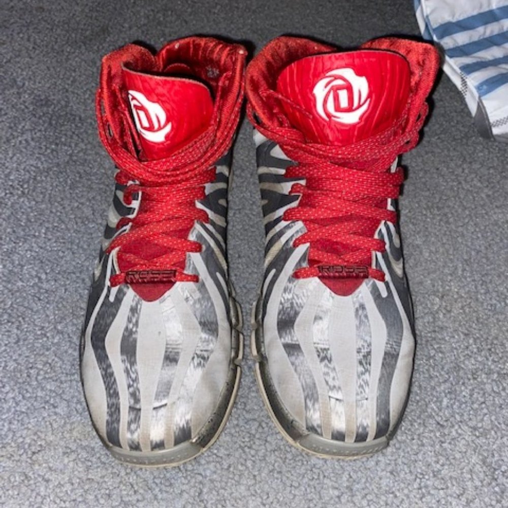 Derrick Rose's 4.5 - Picture 3 of 5